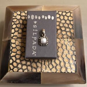 Silpada pearl button frame